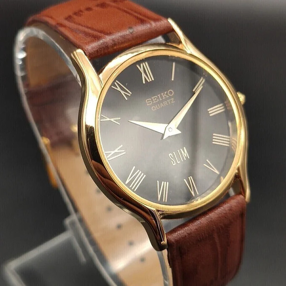 Vintage Style Seiko Quartz Mens Gold Watch & Black accents W/Leather Strap - Picture 1 of 5